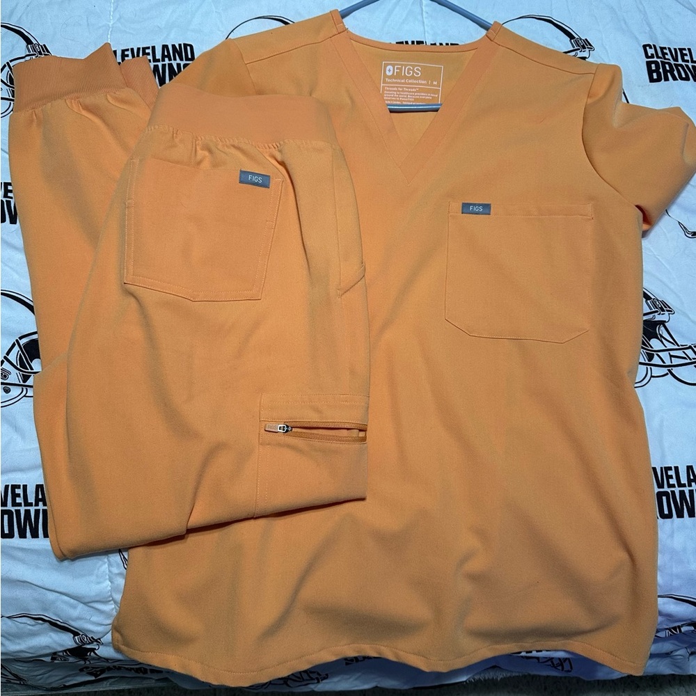 FIGS Vivid Orange Scrub Set